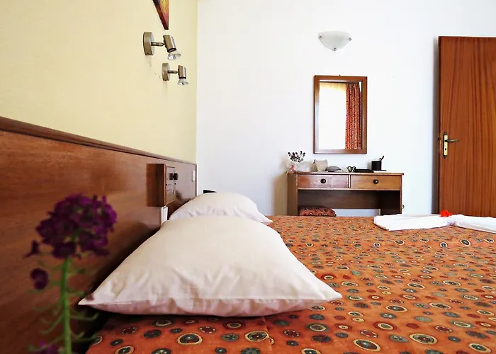 Maritime Aparthotel Petaloudes