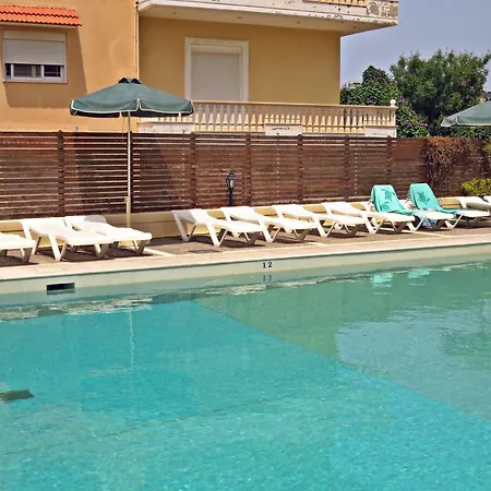 Maritime Aparthotel Petaloudes