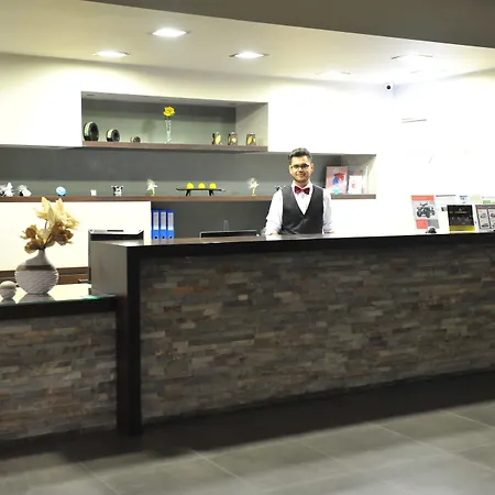 Maritime Apartahotel Petaloudes