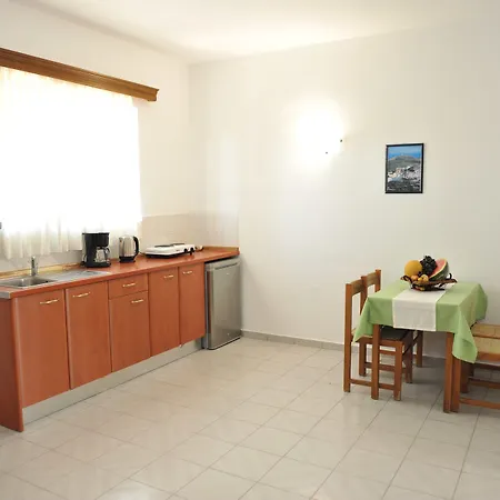 Maritime Hotel de apartamente Petaloudes